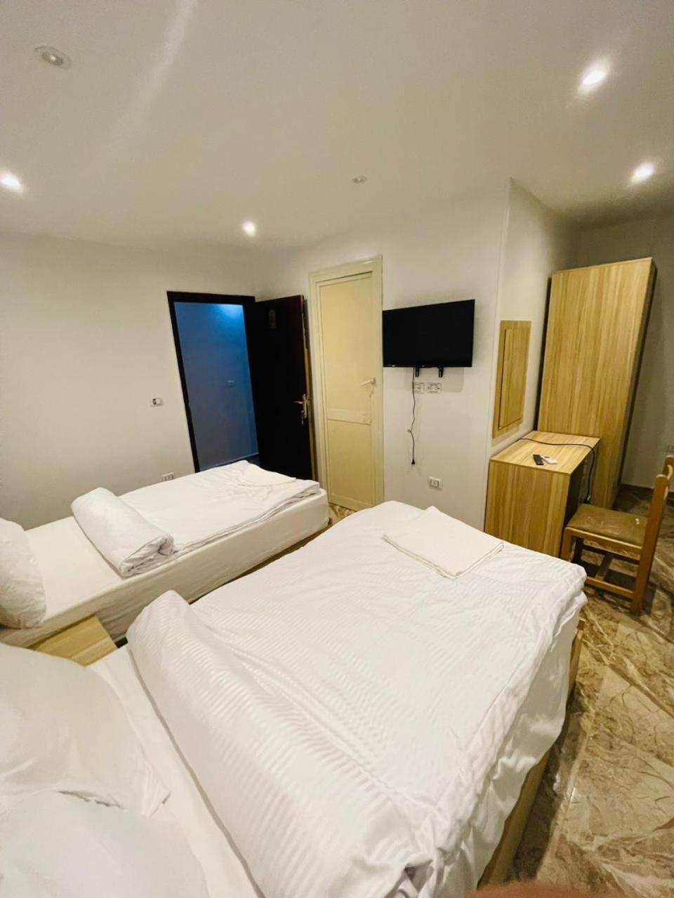 Hotel Pyramids Express View
